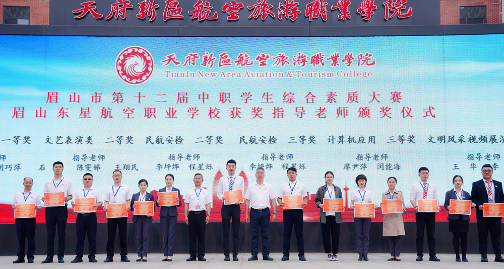 學(xué)院副院長(zhǎng)、職業(yè)學(xué)校黨總支書記魏春霖.jpg